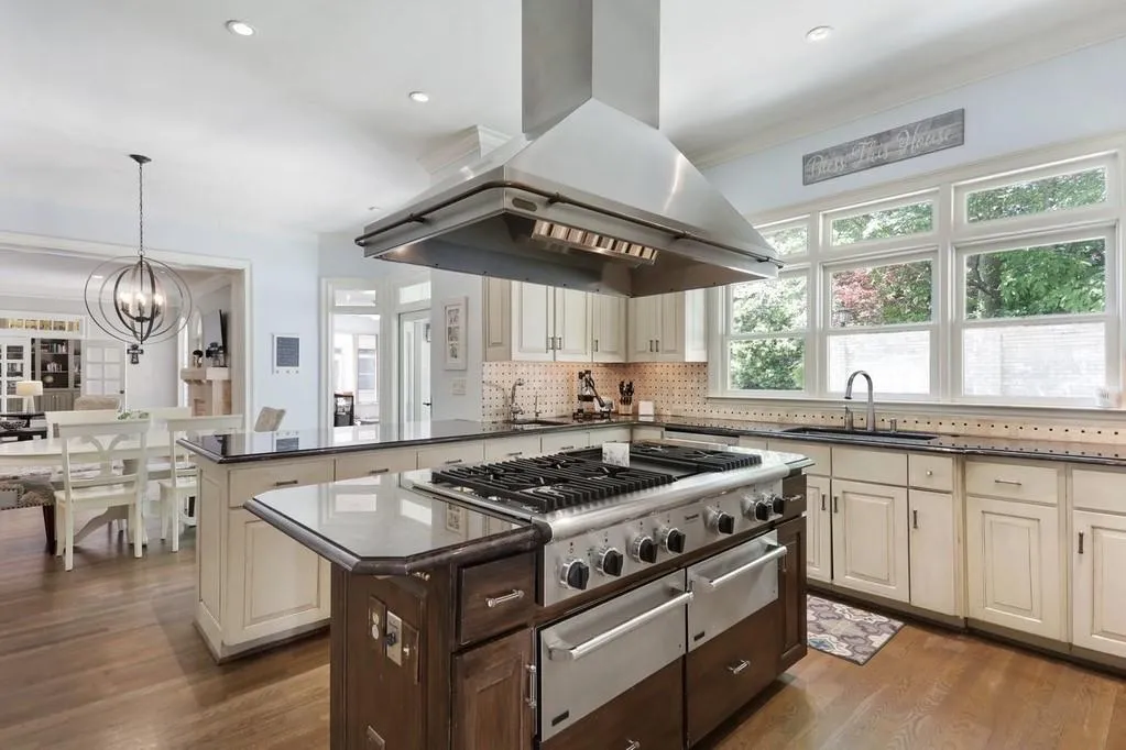 5490 New Wellington Close, Atlanta, Georgia 30327, 6 Bedrooms Bedrooms, ,5 BathroomsBathrooms,Residential,Sold,5490 New Wellington Close,6719325