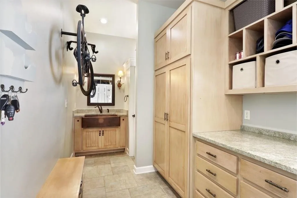 5490 New Wellington Close, Atlanta, Georgia 30327, 6 Bedrooms Bedrooms, ,5 BathroomsBathrooms,Residential,Sold,5490 New Wellington Close,6719325