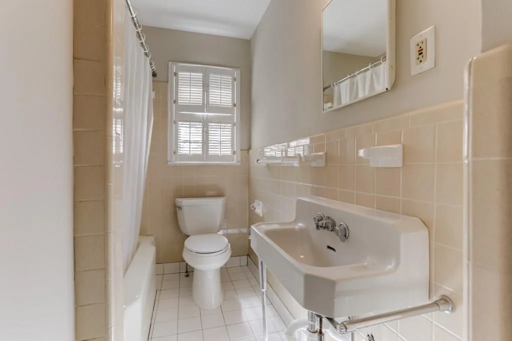 6855 Sunny Brook Lane, Sandy Springs, Georgia 30328, 3 Bedrooms Bedrooms, ,2 BathroomsBathrooms,Residential,Sold,6855 Sunny Brook Lane,6090358