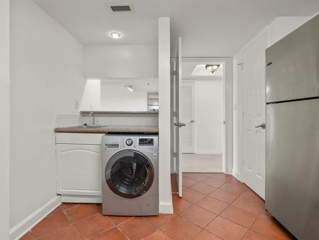 2870 Pharr Court South Nw Unit 2901, Atlanta, Georgia 30305, 2 Bedrooms Bedrooms, ,2 BathroomsBathrooms,Residential,For Sale,2870 Pharr Court South Nw Unit 2901,7627533