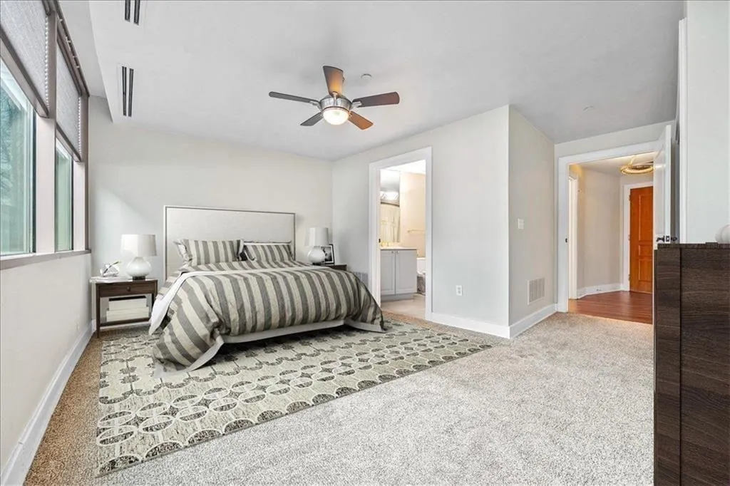 700 Park Regency Place Ne Unit 502, Atlanta, Georgia 30326, 2 Bedrooms Bedrooms, 0 ,2 BathroomsBathrooms,Residential,For Sale,700 Park Regency Place Ne Unit 502,7774769