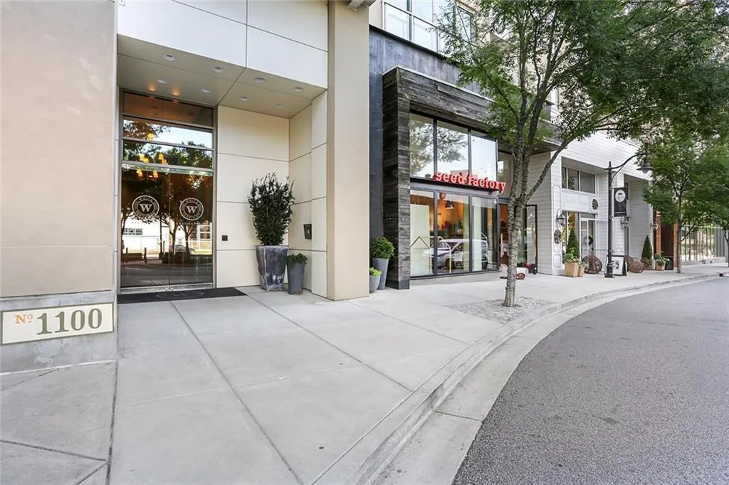 1100 Howell Mill Road Nw Unit 204, Atlanta, Georgia 30318, 1 Bedroom Bedrooms, ,1 BathroomBathrooms,Residential,Sold,1100 Howell Mill Road Nw Unit 204,5993938