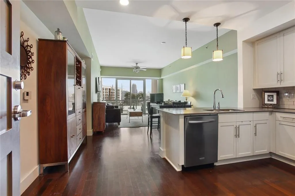 1100 Howell Mill Road Nw Unit 204, Atlanta, Georgia 30318, 1 Bedroom Bedrooms, ,1 BathroomBathrooms,Residential,Sold,1100 Howell Mill Road Nw Unit 204,5993938