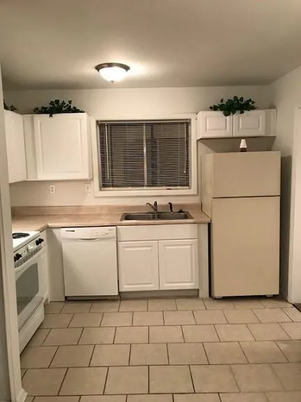 145 Northwood Drive Unit J11, Atlanta, Georgia 30342, 4 Bedrooms Bedrooms, ,2 BathroomsBathrooms,Residential,Sold,145 Northwood Drive Unit J11,5932347