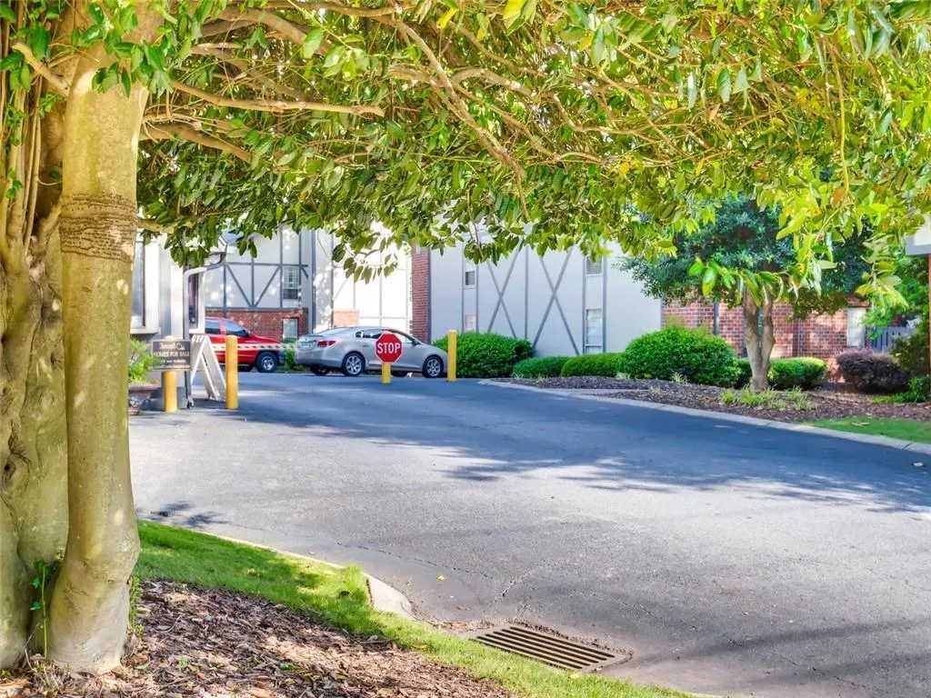6851 Roswell Road Unit J6, Atlanta, Georgia 30328, 2 Bedrooms Bedrooms, ,2 BathroomsBathrooms,Residential,Sold,6851 Roswell Road Unit J6,6770147