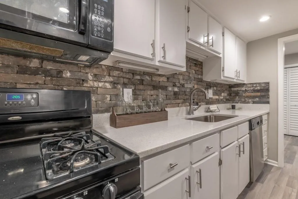 6851 Roswell Road Unit J6, Atlanta, Georgia 30328, 2 Bedrooms Bedrooms, ,2 BathroomsBathrooms,Residential,Sold,6851 Roswell Road Unit J6,6770147