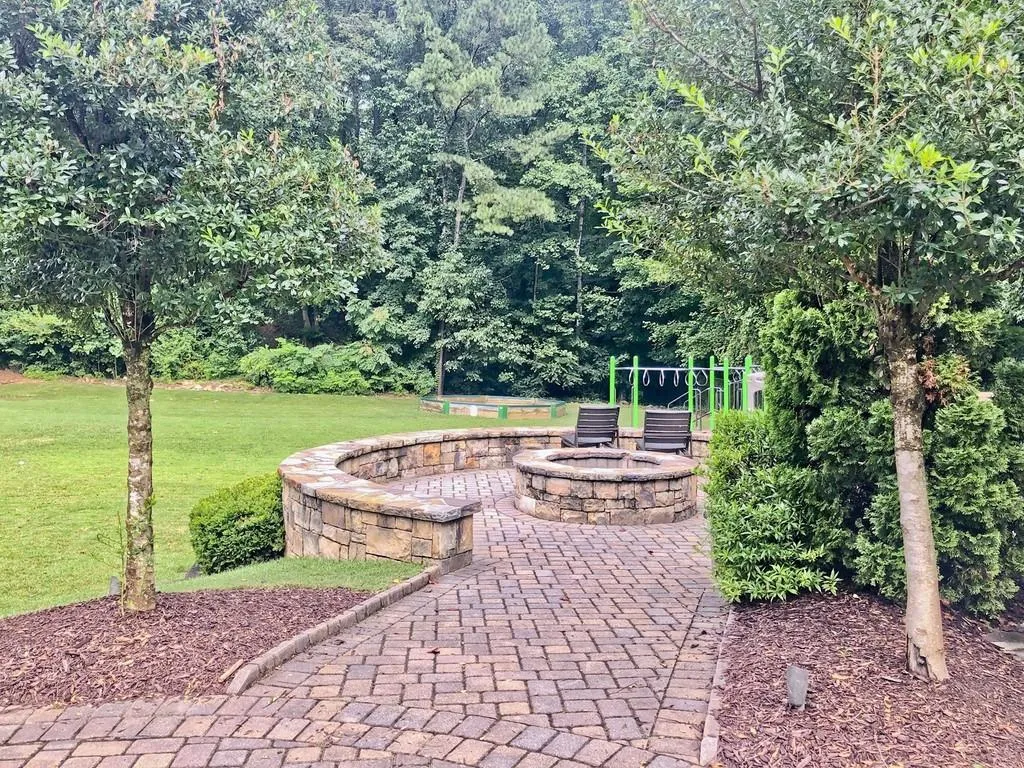 6100 Heards Creek Drive, Atlanta, Georgia 30328, 5 Bedrooms Bedrooms, ,4 BathroomsBathrooms,Residential,Sold,6100 Heards Creek Drive,6765326