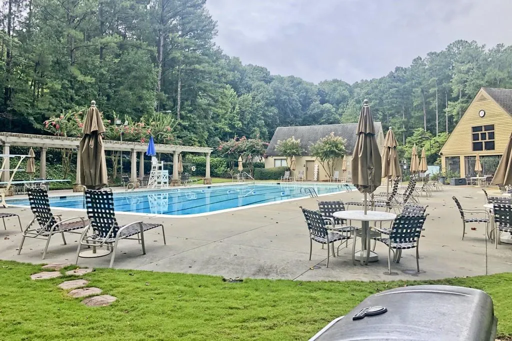 6100 Heards Creek Drive, Atlanta, Georgia 30328, 5 Bedrooms Bedrooms, ,4 BathroomsBathrooms,Residential,Sold,6100 Heards Creek Drive,6765326