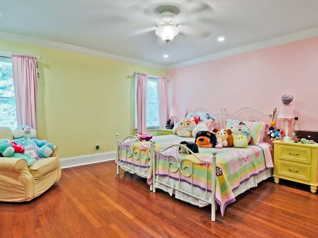 6100 Heards Creek Drive, Atlanta, Georgia 30328, 5 Bedrooms Bedrooms, ,4 BathroomsBathrooms,Residential,Sold,6100 Heards Creek Drive,6765326