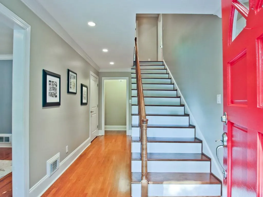 6100 Heards Creek Drive, Atlanta, Georgia 30328, 5 Bedrooms Bedrooms, ,4 BathroomsBathrooms,Residential,Sold,6100 Heards Creek Drive,6765326