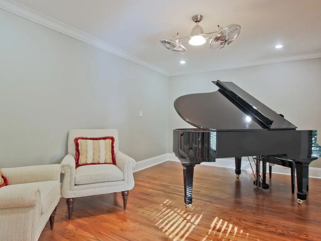 6100 Heards Creek Drive, Atlanta, Georgia 30328, 5 Bedrooms Bedrooms, ,4 BathroomsBathrooms,Residential,Sold,6100 Heards Creek Drive,6765326