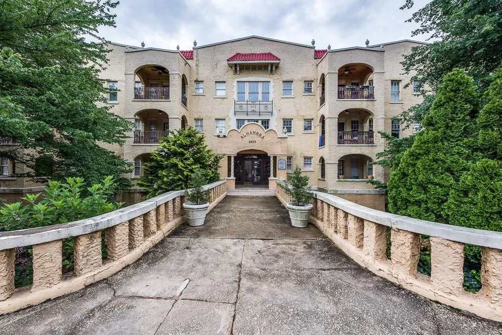 2855 Peachtree Road Ne Unit 323, Atlanta, Georgia 30305, 2 Bedrooms Bedrooms, ,1 BathroomBathrooms,Residential,Sold,2855 Peachtree Road Ne Unit 323,5860209