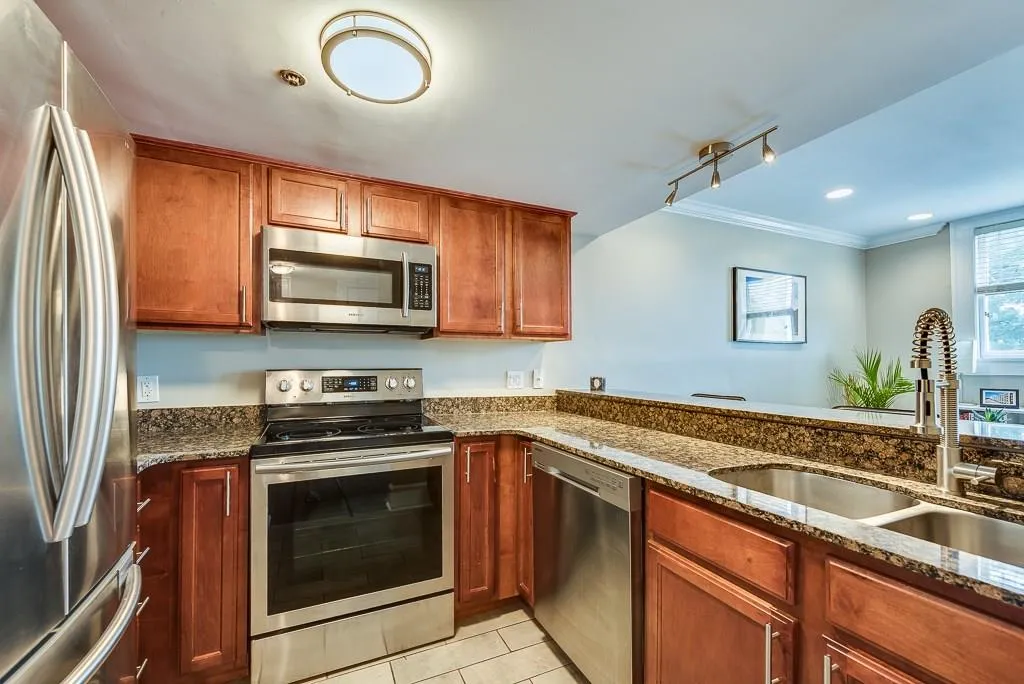 2855 Peachtree Road Ne Unit 323, Atlanta, Georgia 30305, 2 Bedrooms Bedrooms, ,1 BathroomBathrooms,Residential,Sold,2855 Peachtree Road Ne Unit 323,5860209
