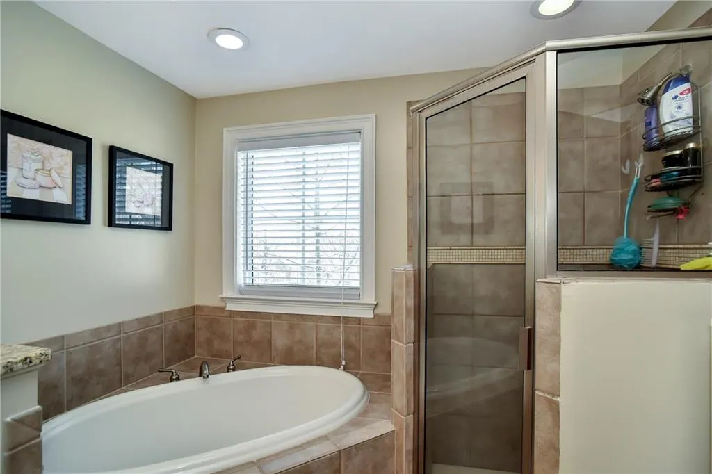 5476 Glenridge View Unit 2010, Sandy Springs, Georgia 30342, 2 Bedrooms Bedrooms, ,2 BathroomsBathrooms,Residential,Sold,5476 Glenridge View Unit 2010,5977411