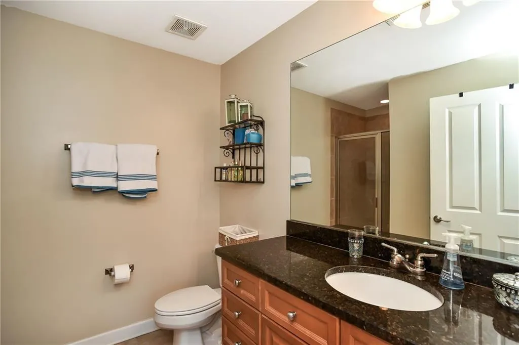 5476 Glenridge View Unit 2010, Sandy Springs, Georgia 30342, 2 Bedrooms Bedrooms, ,2 BathroomsBathrooms,Residential,Sold,5476 Glenridge View Unit 2010,5977411