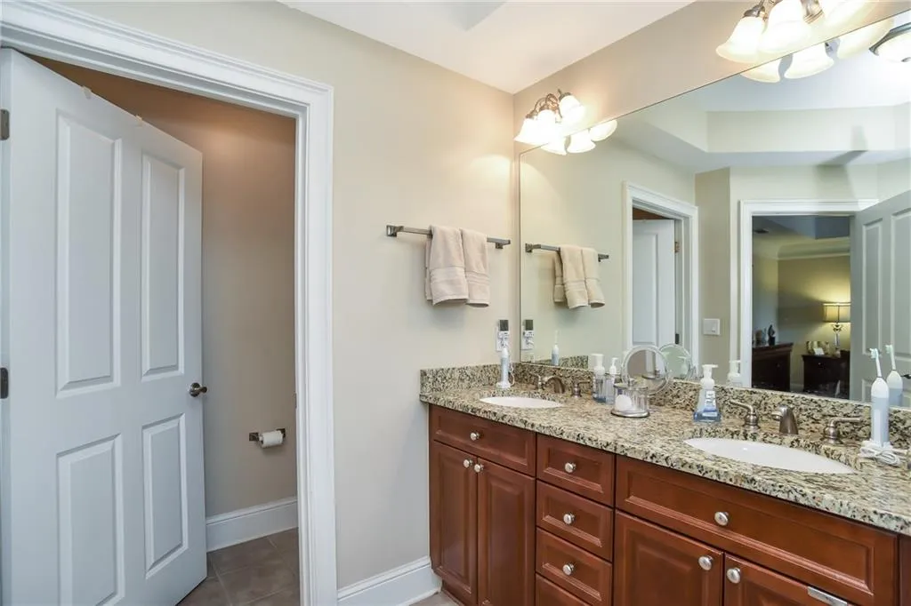 5476 Glenridge View Unit 2010, Sandy Springs, Georgia 30342, 2 Bedrooms Bedrooms, ,2 BathroomsBathrooms,Residential,Sold,5476 Glenridge View Unit 2010,5977411
