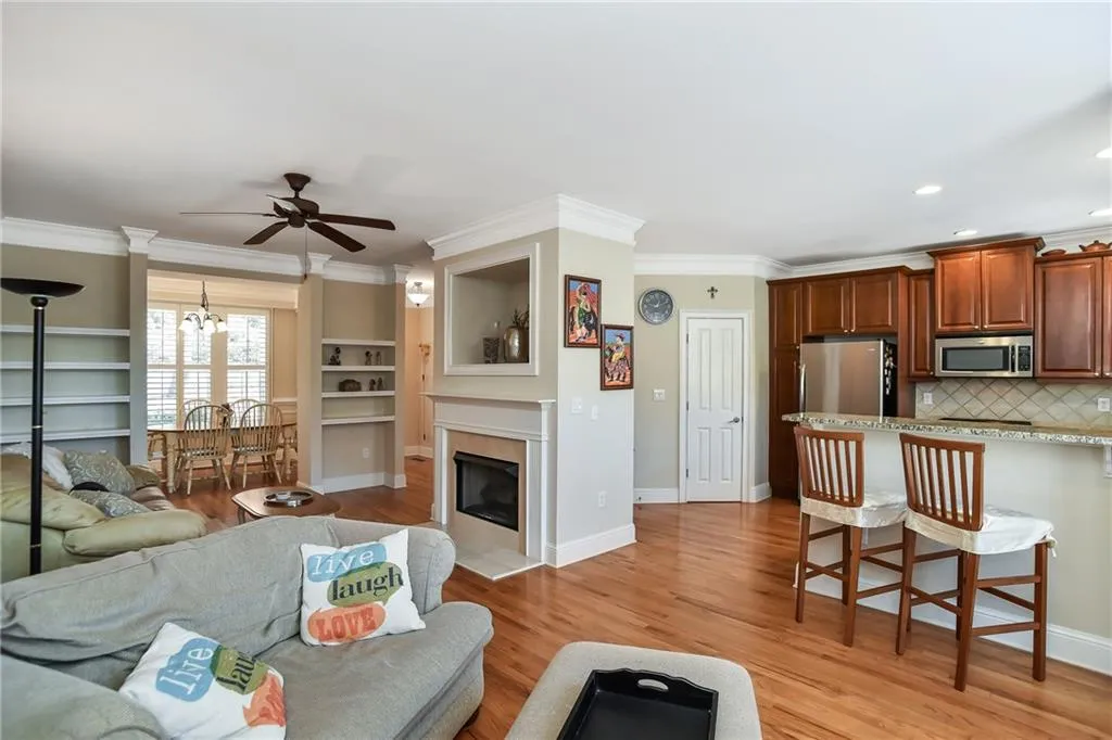 5476 Glenridge View Unit 2010, Sandy Springs, Georgia 30342, 2 Bedrooms Bedrooms, ,2 BathroomsBathrooms,Residential,Sold,5476 Glenridge View Unit 2010,5977411