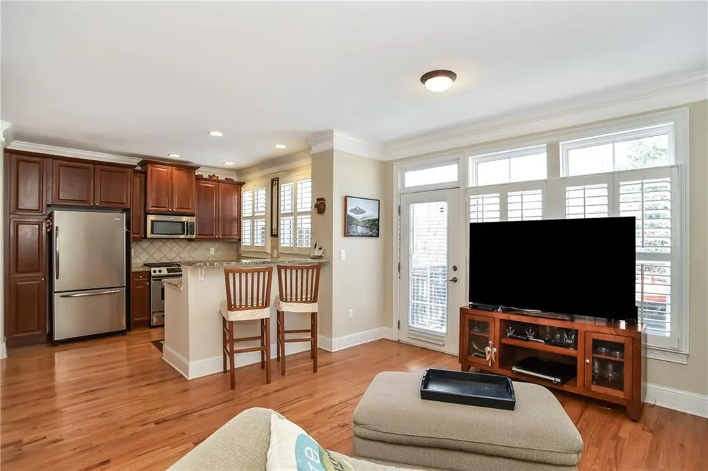 5476 Glenridge View Unit 2010, Sandy Springs, Georgia 30342, 2 Bedrooms Bedrooms, ,2 BathroomsBathrooms,Residential,Sold,5476 Glenridge View Unit 2010,5977411