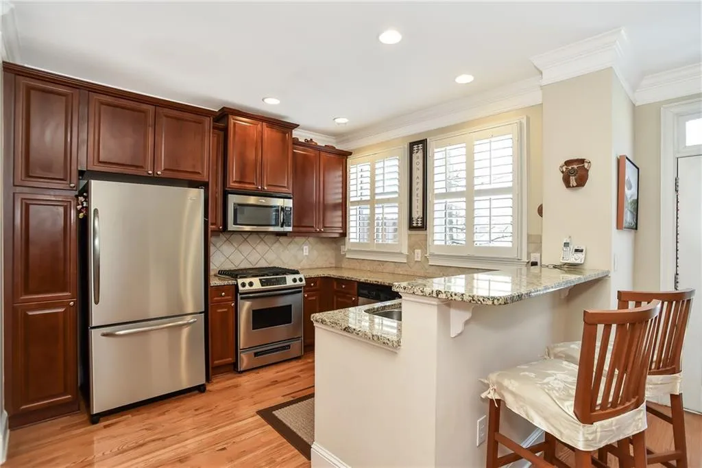 5476 Glenridge View Unit 2010, Sandy Springs, Georgia 30342, 2 Bedrooms Bedrooms, ,2 BathroomsBathrooms,Residential,Sold,5476 Glenridge View Unit 2010,5977411