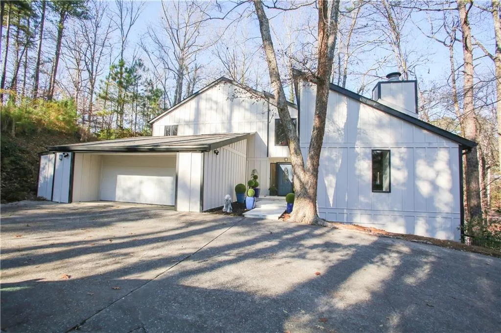 4830 Rebel Trail Nw, Sandy Springs, Georgia 30327, 5 Bedrooms Bedrooms, ,3 BathroomsBathrooms,Residential,For Sale,4830 Rebel Trail Nw,7673647