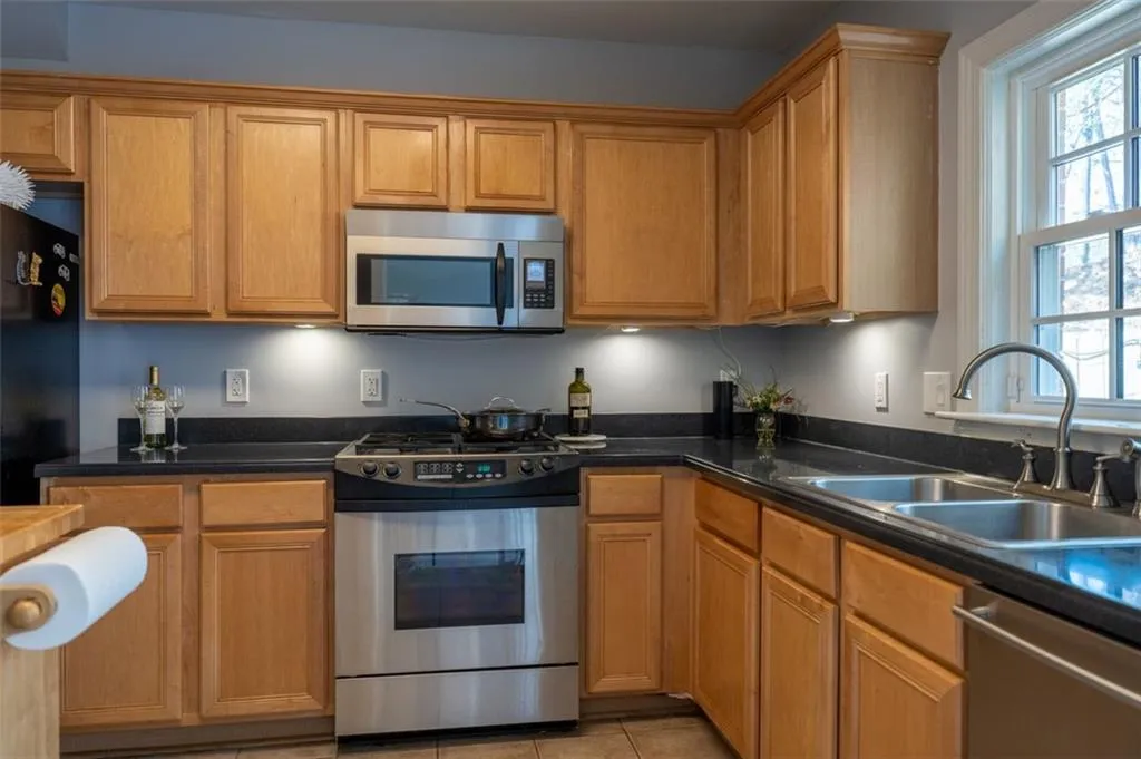 14 Mount Vernon Circle, Atlanta, Georgia 30338, 3 Bedrooms Bedrooms, ,2 BathroomsBathrooms,Residential,Sold,14 Mount Vernon Circle,7036430