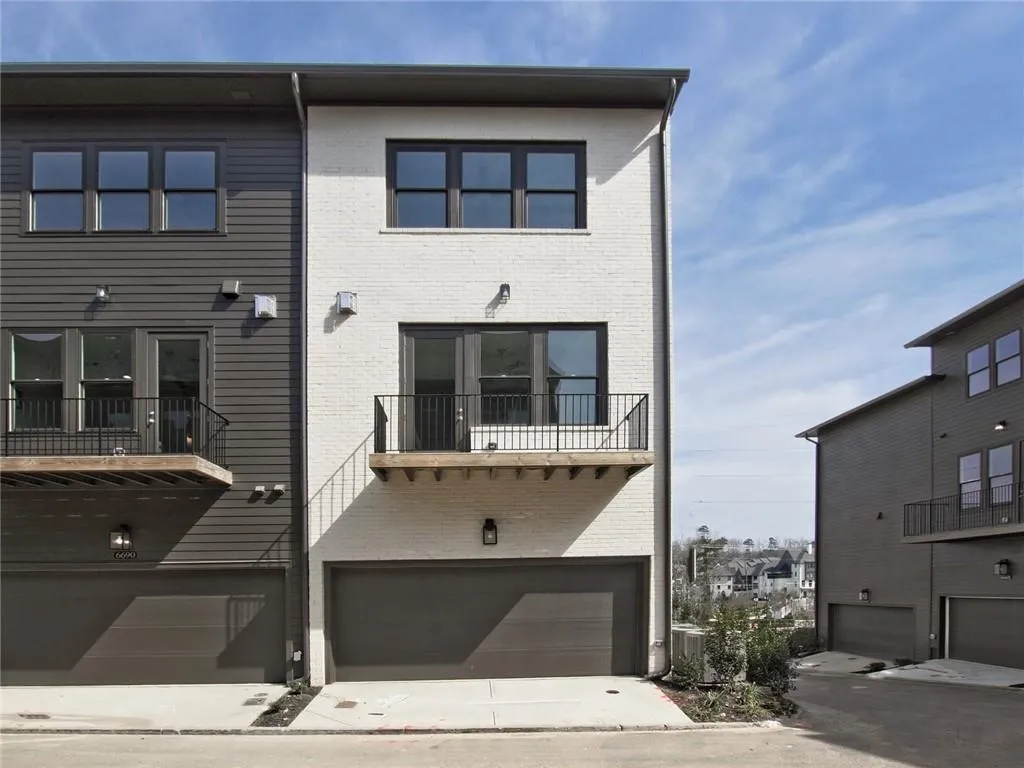 6694 Sterling Drive Unit 662, Sandy Springs, Georgia 30328, 3 Bedrooms Bedrooms, ,3 BathroomsBathrooms,Residential,Sold,6694 Sterling Drive Unit 662,6899973