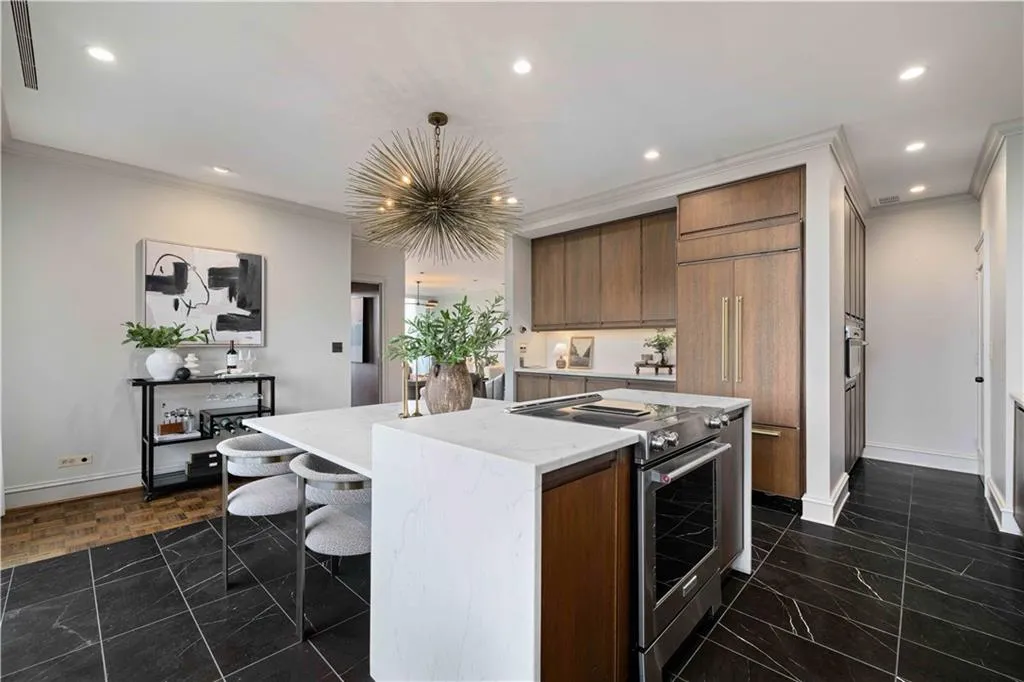 2575 Peachtree Road Ne Unit 12d, Atlanta, Georgia 30305, 2 Bedrooms Bedrooms, 0 ,2 BathroomsBathrooms,Residential,For Sale,2575 Peachtree Road Ne Unit 12d,7795332