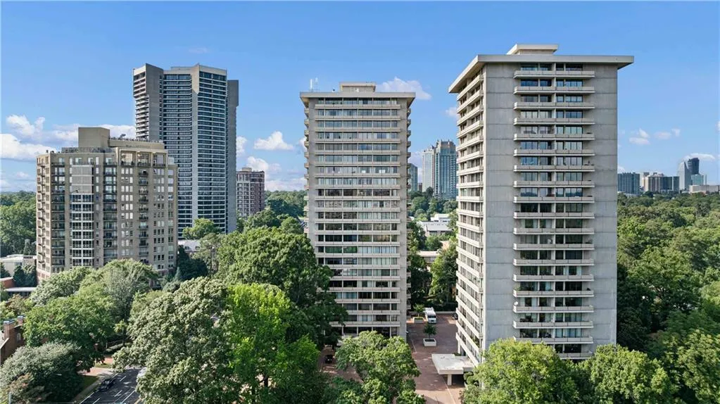 2575 Peachtree Road Ne Unit 12d, Atlanta, Georgia 30305, 2 Bedrooms Bedrooms, 0 ,2 BathroomsBathrooms,Residential,For Sale,2575 Peachtree Road Ne Unit 12d,7795332
