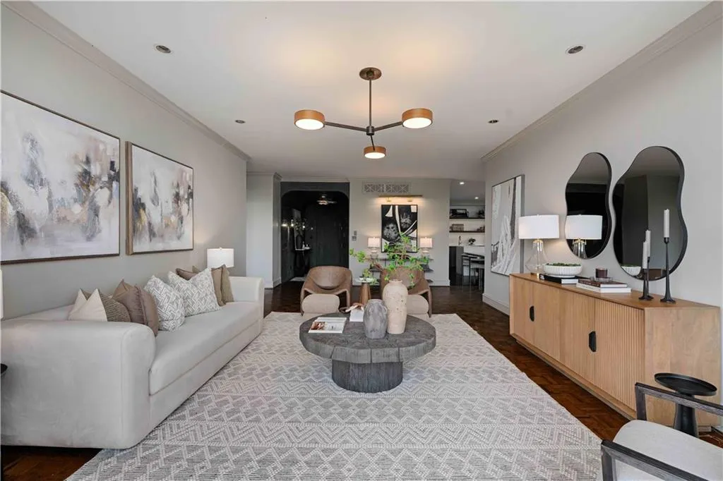 2575 Peachtree Road Ne Unit 12d, Atlanta, Georgia 30305, 2 Bedrooms Bedrooms, 0 ,2 BathroomsBathrooms,Residential,For Sale,2575 Peachtree Road Ne Unit 12d,7795332