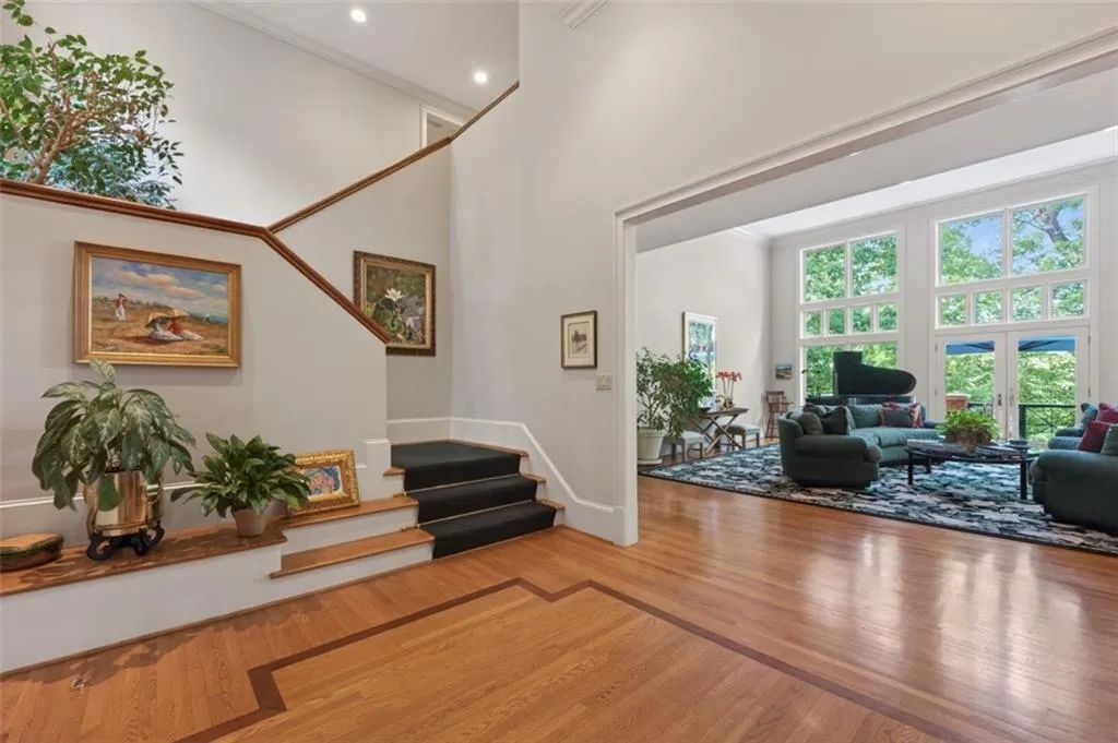 4969 Northside Drive, Sandy Springs, Georgia 30327, 4 Bedrooms Bedrooms, 0 ,5 BathroomsBathrooms,Residential,For Sale,4969 Northside Drive,7847705