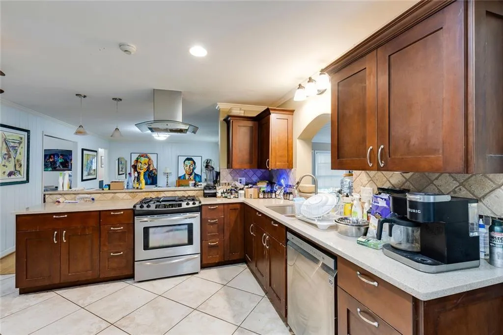 440 Glencourtney Drive Ne, Atlanta, Georgia 30328, 3 Bedrooms Bedrooms, ,2 BathroomsBathrooms,Residential,For Sale,440 Glencourtney Drive Ne,7663487