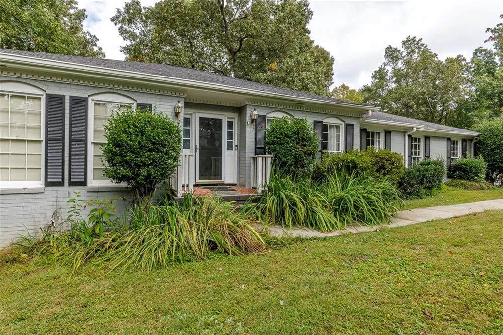 440 Glencourtney Drive Ne, Atlanta, Georgia 30328, 3 Bedrooms Bedrooms, ,2 BathroomsBathrooms,Residential,For Sale,440 Glencourtney Drive Ne,7663487