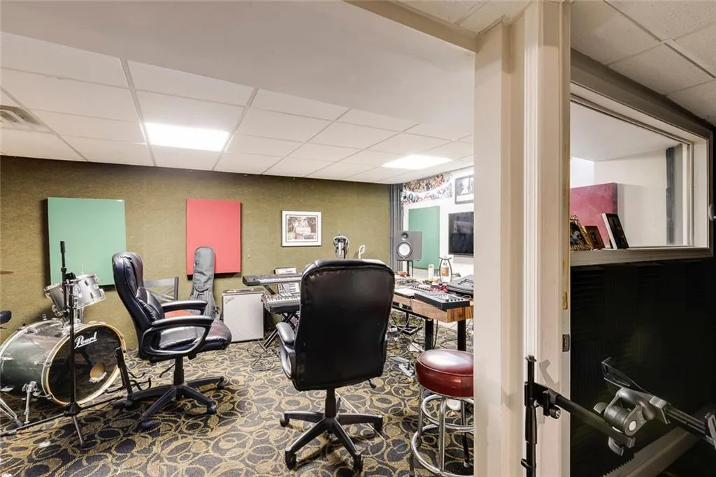 440 Glencourtney Drive Ne, Atlanta, Georgia 30328, 3 Bedrooms Bedrooms, ,2 BathroomsBathrooms,Residential,For Sale,440 Glencourtney Drive Ne,7663487