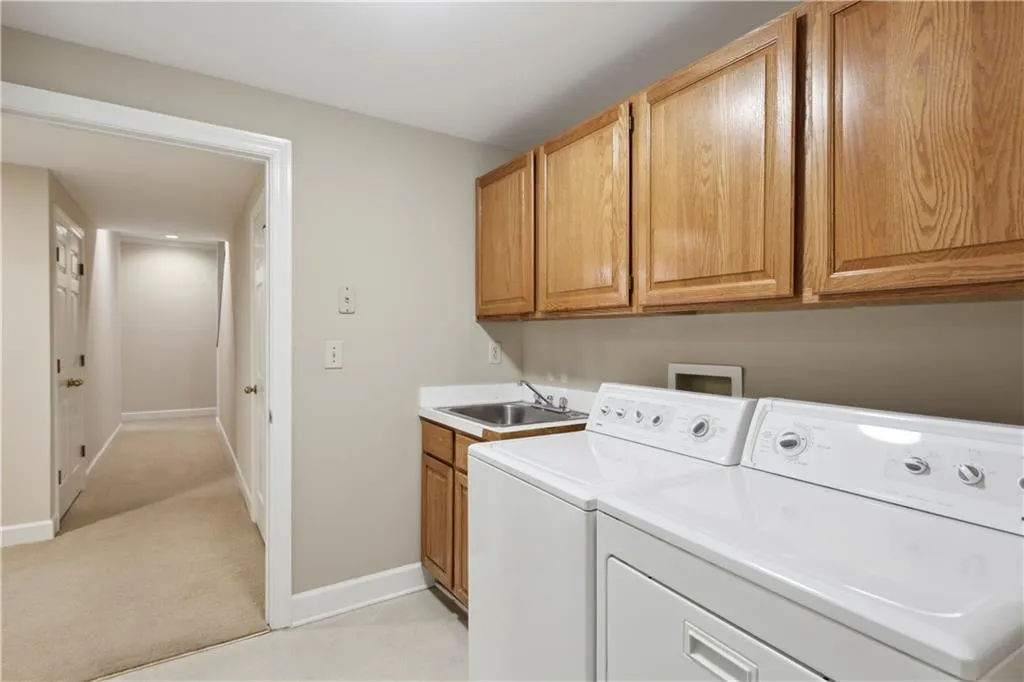 325 Park Glen Point, Sandy Springs, Georgia 30327, 5 Bedrooms Bedrooms, ,4 BathroomsBathrooms,Residential,Sold,325 Park Glen Point,7194560