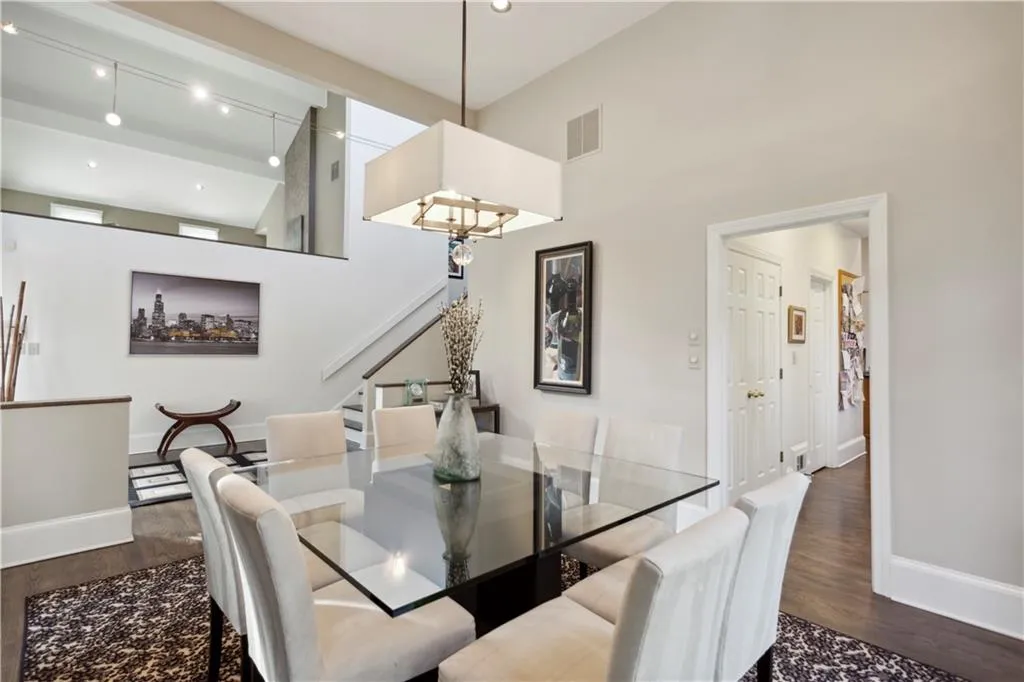 325 Park Glen Point, Sandy Springs, Georgia 30327, 5 Bedrooms Bedrooms, ,4 BathroomsBathrooms,Residential,Sold,325 Park Glen Point,7194560