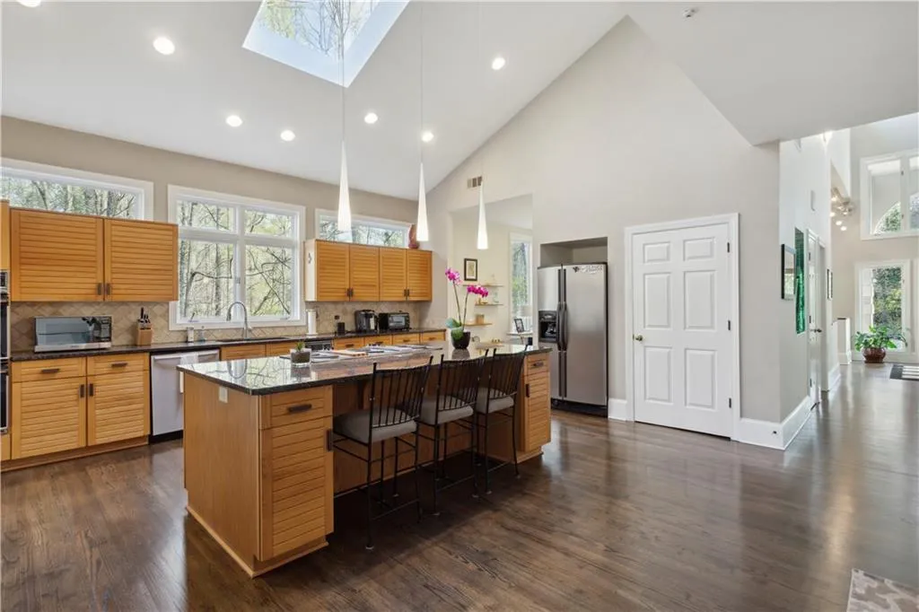 325 Park Glen Point, Sandy Springs, Georgia 30327, 5 Bedrooms Bedrooms, ,4 BathroomsBathrooms,Residential,Sold,325 Park Glen Point,7194560