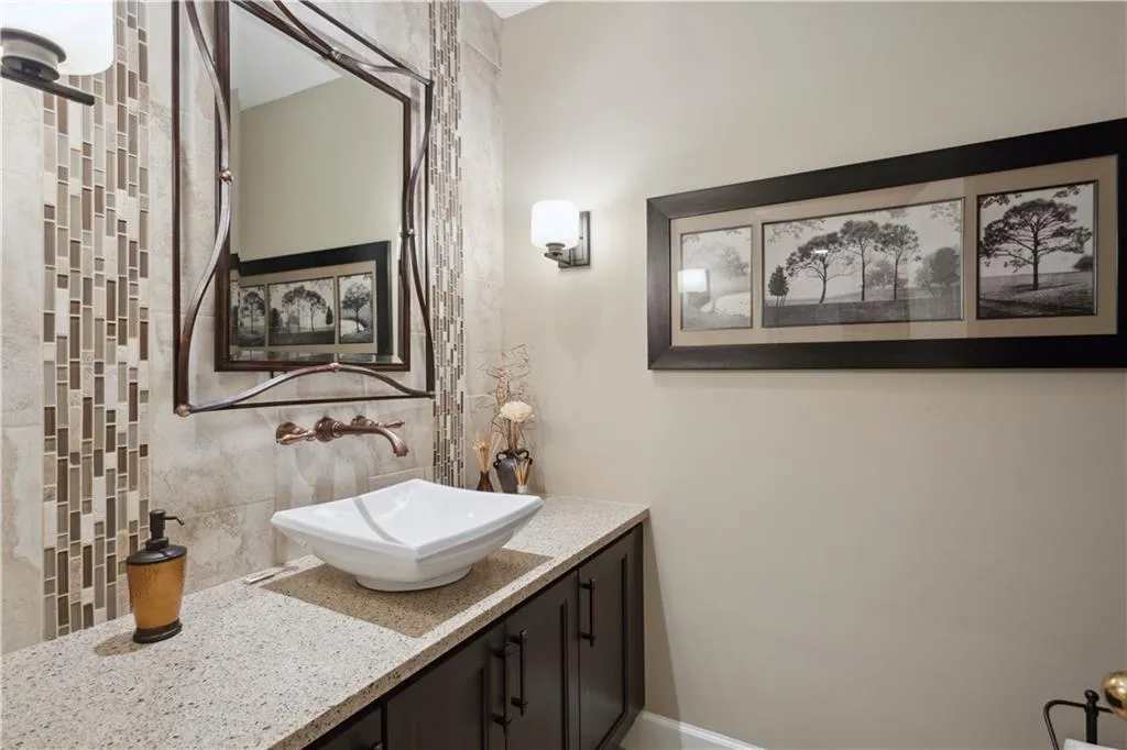 325 Park Glen Point, Sandy Springs, Georgia 30327, 5 Bedrooms Bedrooms, ,4 BathroomsBathrooms,Residential,Sold,325 Park Glen Point,7194560