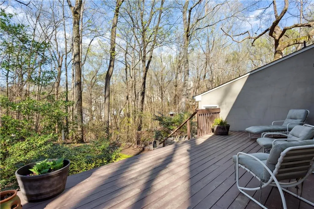 325 Park Glen Point, Sandy Springs, Georgia 30327, 5 Bedrooms Bedrooms, ,4 BathroomsBathrooms,Residential,Sold,325 Park Glen Point,7194560