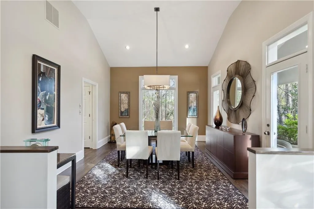 325 Park Glen Point, Sandy Springs, Georgia 30327, 5 Bedrooms Bedrooms, ,4 BathroomsBathrooms,Residential,Sold,325 Park Glen Point,7194560