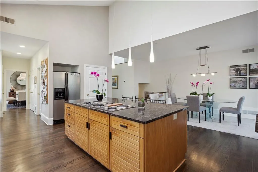 325 Park Glen Point, Sandy Springs, Georgia 30327, 5 Bedrooms Bedrooms, ,4 BathroomsBathrooms,Residential,Sold,325 Park Glen Point,7194560