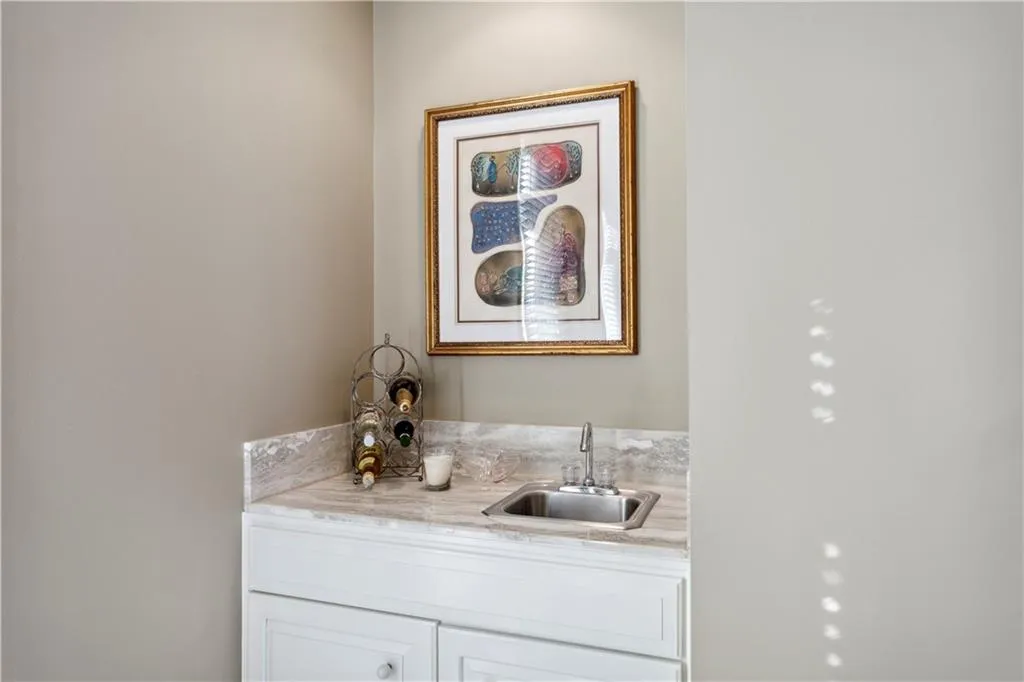 325 Park Glen Point, Sandy Springs, Georgia 30327, 5 Bedrooms Bedrooms, ,4 BathroomsBathrooms,Residential,Sold,325 Park Glen Point,7194560