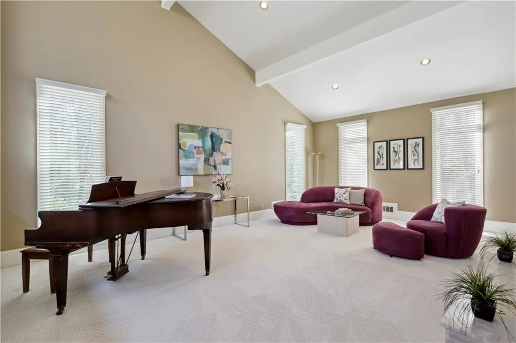 325 Park Glen Point, Sandy Springs, Georgia 30327, 5 Bedrooms Bedrooms, ,4 BathroomsBathrooms,Residential,Sold,325 Park Glen Point,7194560