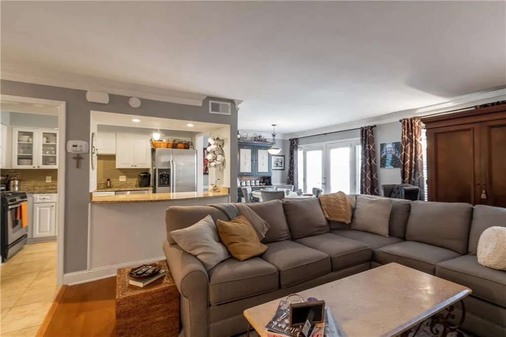 6980 Roswell Road Unit J6, Atlanta, Georgia 30328, 2 Bedrooms Bedrooms, ,2 BathroomsBathrooms,Residential,Sold,6980 Roswell Road Unit J6,6558958
