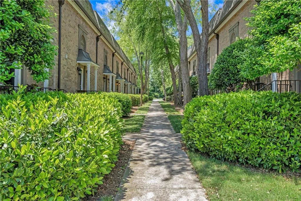 6980 Roswell Road Unit J6, Atlanta, Georgia 30328, 2 Bedrooms Bedrooms, ,2 BathroomsBathrooms,Residential,Sold,6980 Roswell Road Unit J6,6558958