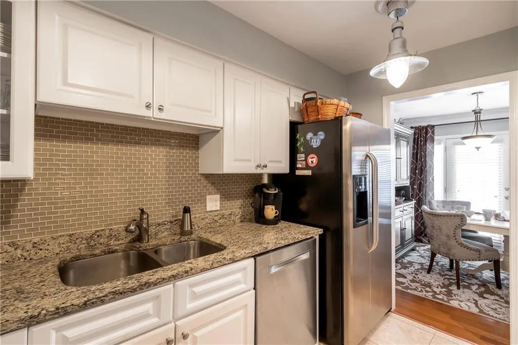 6980 Roswell Road Unit J6, Atlanta, Georgia 30328, 2 Bedrooms Bedrooms, ,2 BathroomsBathrooms,Residential,Sold,6980 Roswell Road Unit J6,6558958