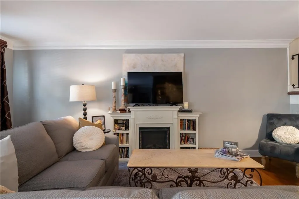 6980 Roswell Road Unit J6, Atlanta, Georgia 30328, 2 Bedrooms Bedrooms, ,2 BathroomsBathrooms,Residential,Sold,6980 Roswell Road Unit J6,6558958