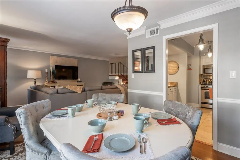 6980 Roswell Road Unit J6, Atlanta, Georgia 30328, 2 Bedrooms Bedrooms, ,2 BathroomsBathrooms,Residential,Sold,6980 Roswell Road Unit J6,6558958