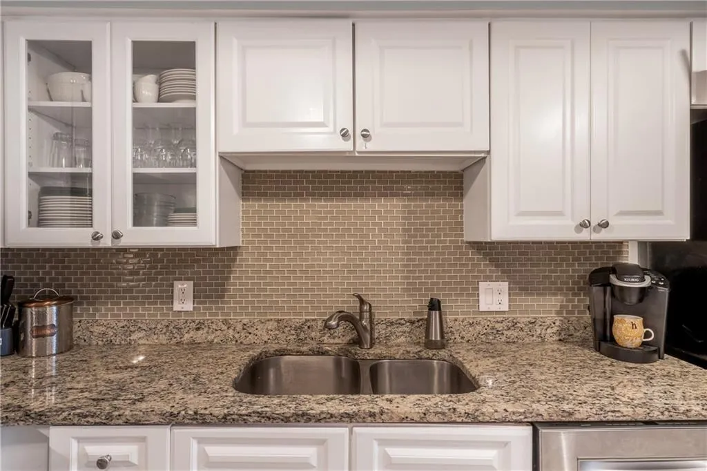 6980 Roswell Road Unit J6, Atlanta, Georgia 30328, 2 Bedrooms Bedrooms, ,2 BathroomsBathrooms,Residential,Sold,6980 Roswell Road Unit J6,6558958