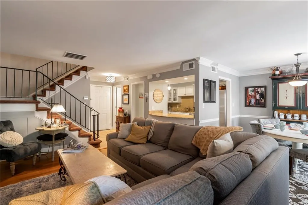 6980 Roswell Road Unit J6, Atlanta, Georgia 30328, 2 Bedrooms Bedrooms, ,2 BathroomsBathrooms,Residential,Sold,6980 Roswell Road Unit J6,6558958