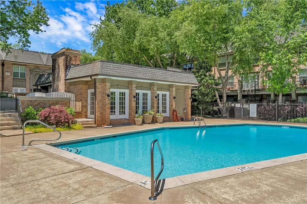 6980 Roswell Road Unit J6, Atlanta, Georgia 30328, 2 Bedrooms Bedrooms, ,2 BathroomsBathrooms,Residential,Sold,6980 Roswell Road Unit J6,6558958